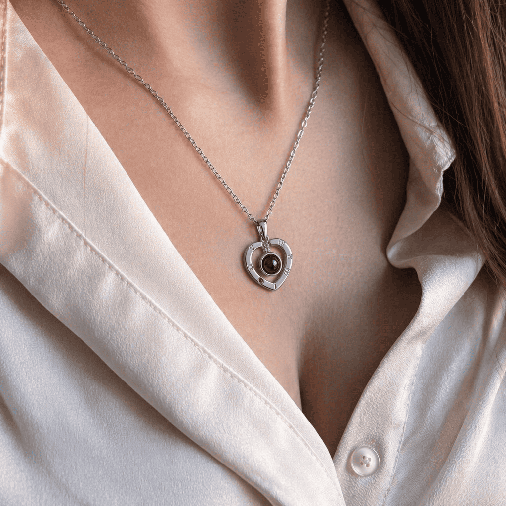 Collar de Corazón Te Amo en 100 Idiomas con Rosa Roja y Caja de Regalo para Mujer